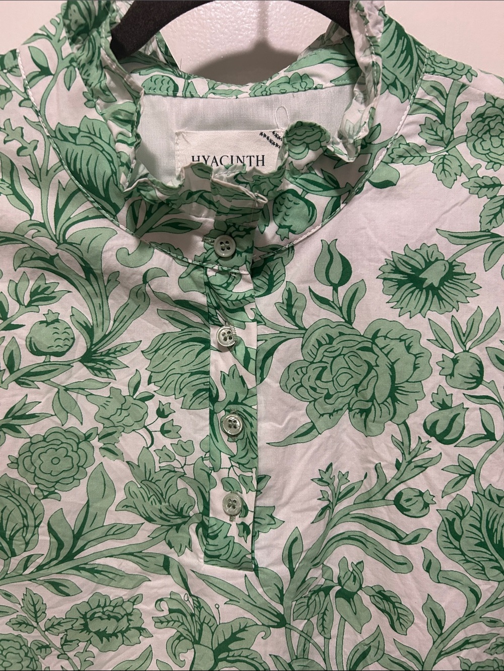 Tuckernuck x Hyacinth House Green Floral Puff-Sleeve Women’s Top - Picture 3 of 6